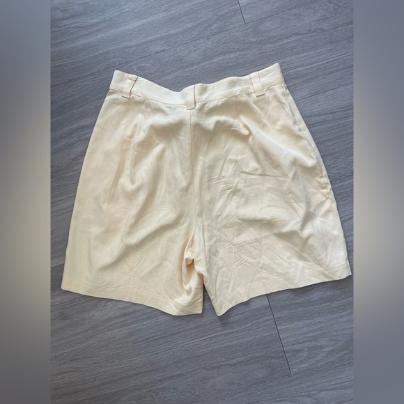 Tommy Bahama yellow silk stretch high waisted shorts - Picture 3 of 4